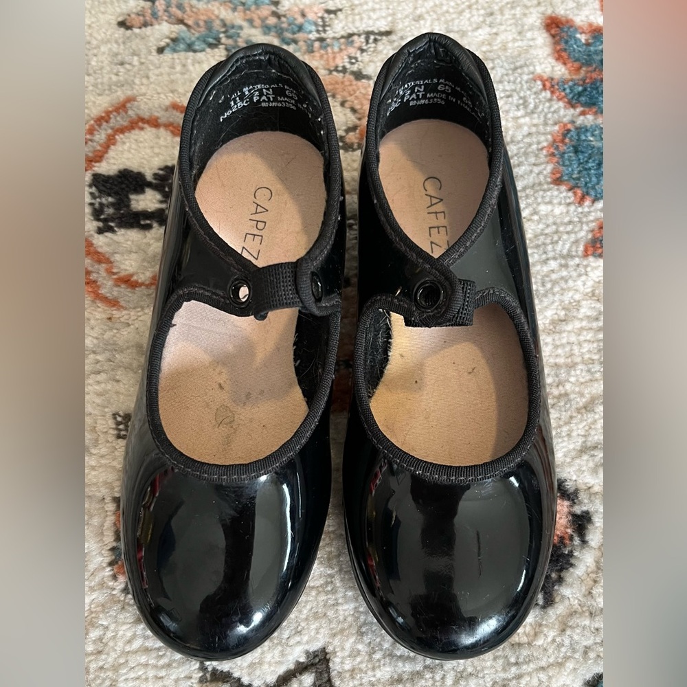 Capezio Black patent Tap Shoes for girls size 11.5